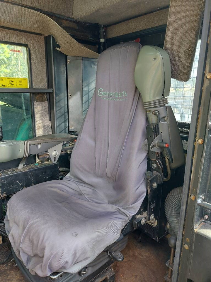 Gozdarski kombajn TIMBERJACK 2628: slika 8