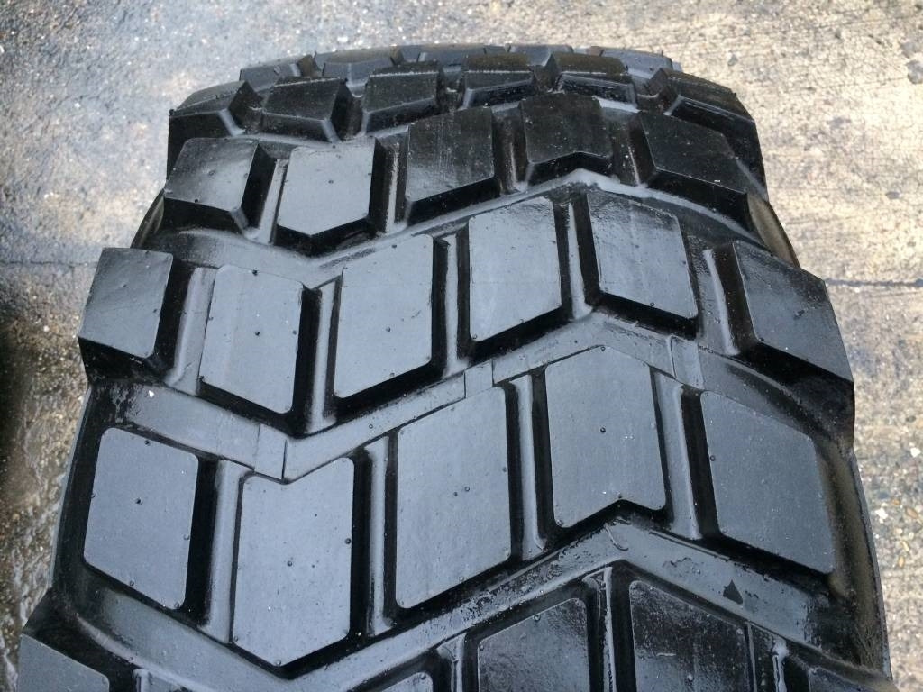 Michelin 525/65R20.5 XS - RECAP - Guma za Kmetijski stroj: slika 2 Michelin 525/65R20.5 XS - RECAP - Guma za Kmetijski stroj: slika 2