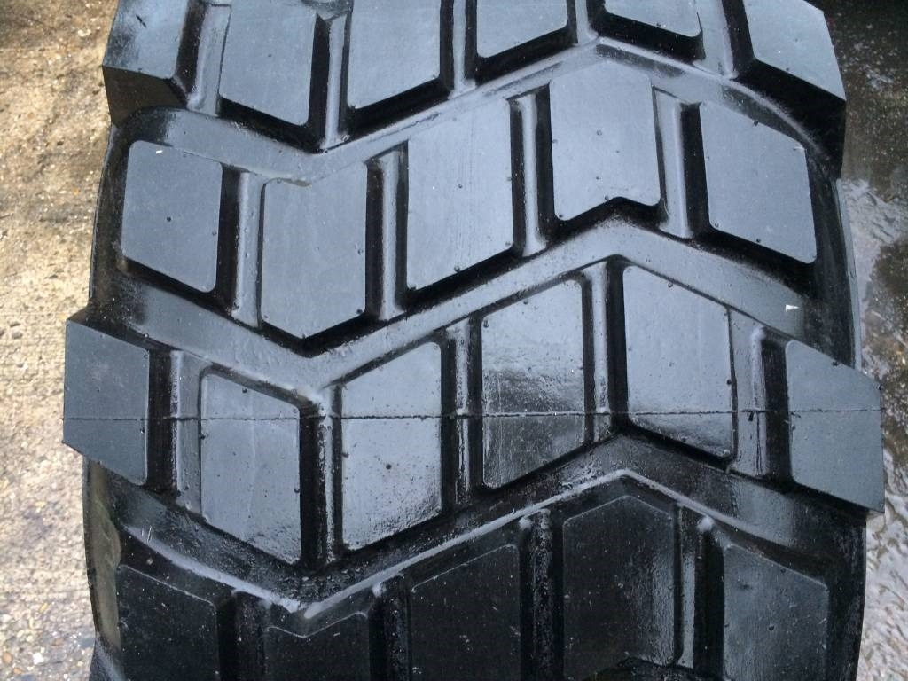 Michelin 525/65R20.5 XS - RECAP - Guma za Kmetijski stroj: slika 3 Michelin 525/65R20.5 XS - RECAP - Guma za Kmetijski stroj: slika 3