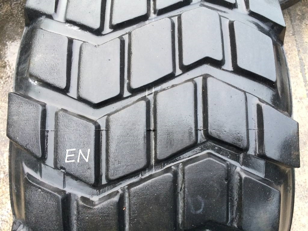 Michelin 525/65R20.5 XS - USED EN 80% - Guma za Kmetijski stroj: slika 3 Michelin 525/65R20.5 XS - USED EN 80% - Guma za Kmetijski stroj: slika 3
