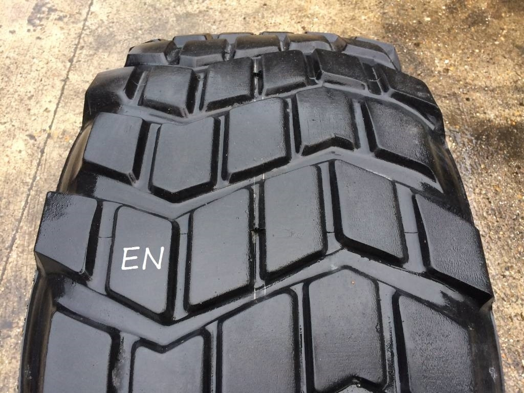 Michelin 525/65R20.5 XS - USED EN 80% - Guma za Kmetijski stroj: slika 2 Michelin 525/65R20.5 XS - USED EN 80% - Guma za Kmetijski stroj: slika 2