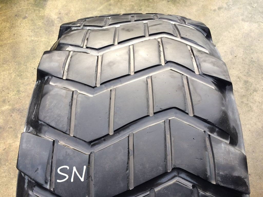 Michelin 525/65R20.5 XS - USED REGROOVED - Guma za Kmetijski stroj: slika 3 Michelin 525/65R20.5 XS - USED REGROOVED - Guma za Kmetijski stroj: slika 3