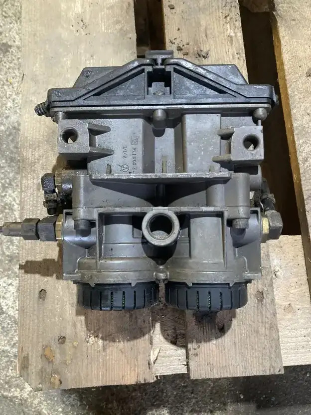 MAN Knorr Bremse 0486204017 Ventil EBS 81.52106.6014 Zweikanalmodul - Električni sistem za Avtobus: slika 1 MAN Knorr Bremse 0486204017 Ventil EBS 81.52106.6014 Zweikanalmodul - Električni sistem za Avtobus: slika 1