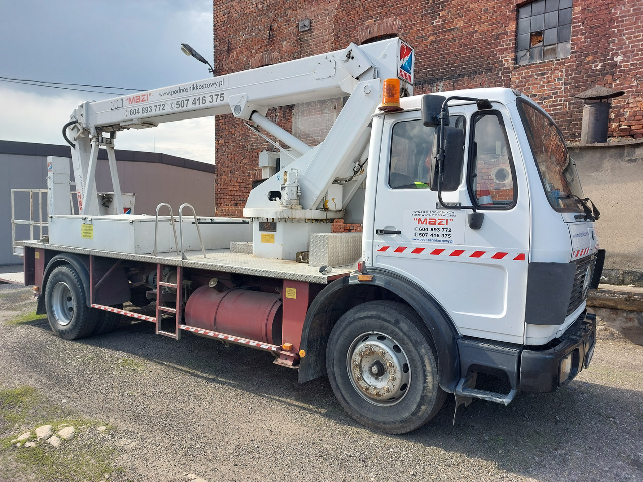 Wumag Mercedes 1414, 400V Wumag WT220 hydraulik - Dvižna ploščad montirana na tovornjak: slika 1 Wumag Mercedes 1414, 400V Wumag WT220 hydraulik - Dvižna ploščad montirana na tovornjak: slika 1