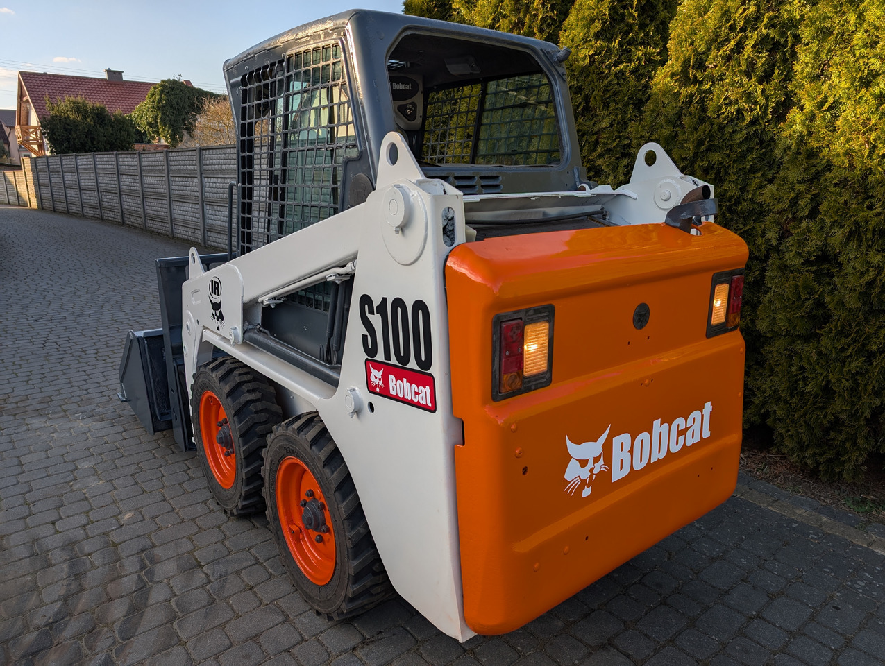 BOBCAT S100 - Mini nakladalec: slika 2 BOBCAT S100 - Mini nakladalec: slika 2
