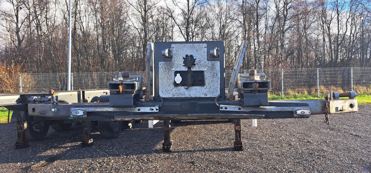 RENDERS EURO 922 - Kontejnerska polprikolica/ Polprikolica z zamenljivim tovoriščem: slika 3 RENDERS EURO 922 - Kontejnerska polprikolica/ Polprikolica z zamenljivim tovoriščem: slika 3