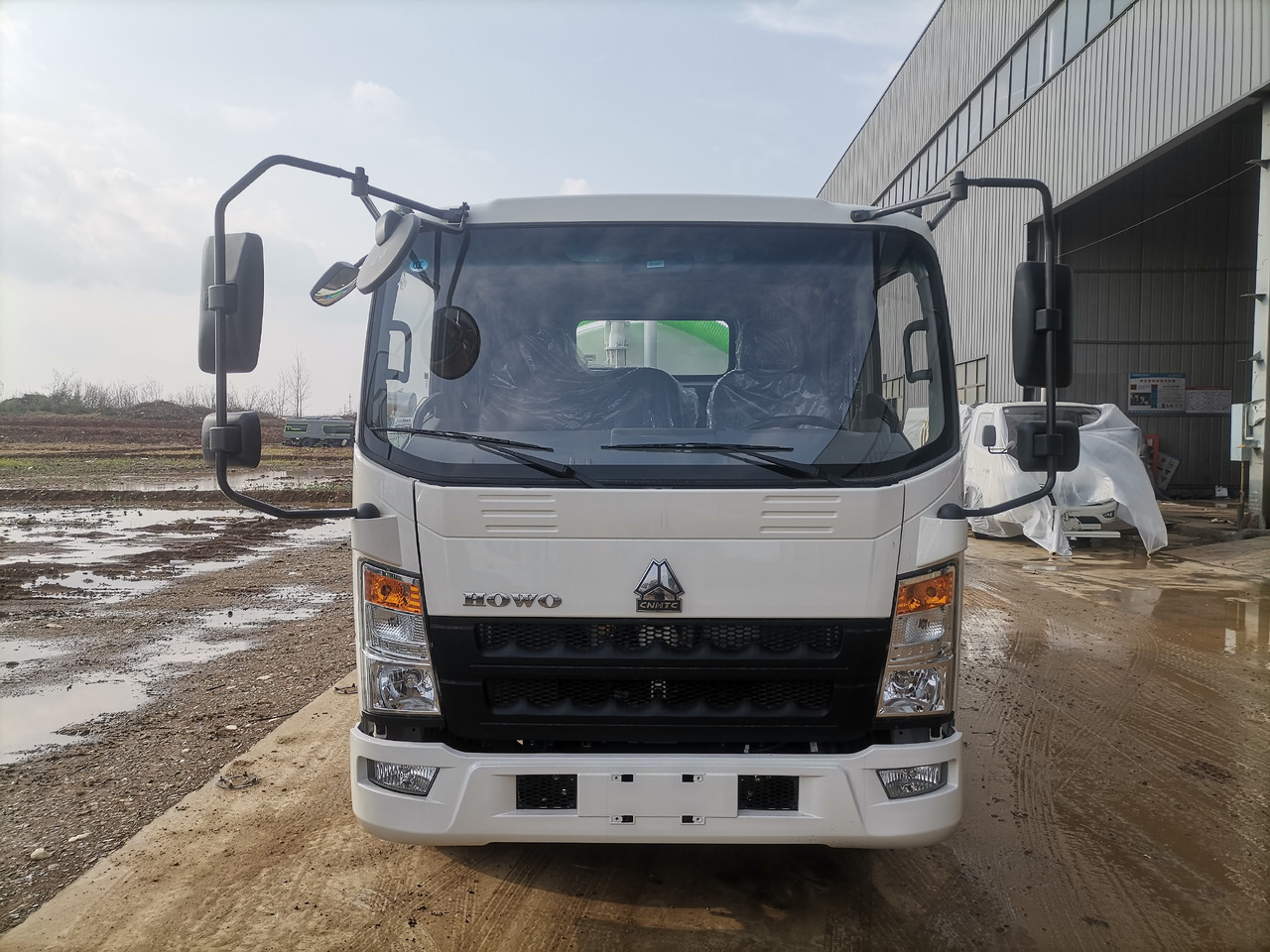 Sinotruk Howo light truck ( alternative: Dongfeng ) - Vakuumski tovornjak: slika 2 Sinotruk Howo light truck ( alternative: Dongfeng ) - Vakuumski tovornjak: slika 2