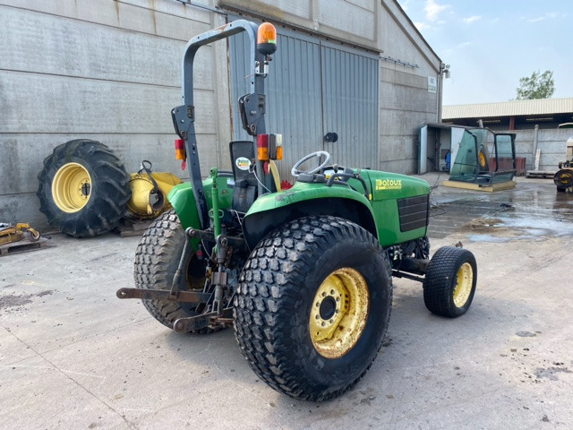 JOHN DEERE 4710 - Traktor: slika 4 JOHN DEERE 4710 - Traktor: slika 4