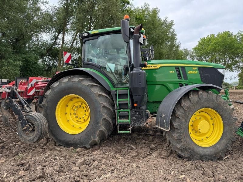 JOHN DEERE 6R250 - Traktor: slika 1 JOHN DEERE 6R250 - Traktor: slika 1