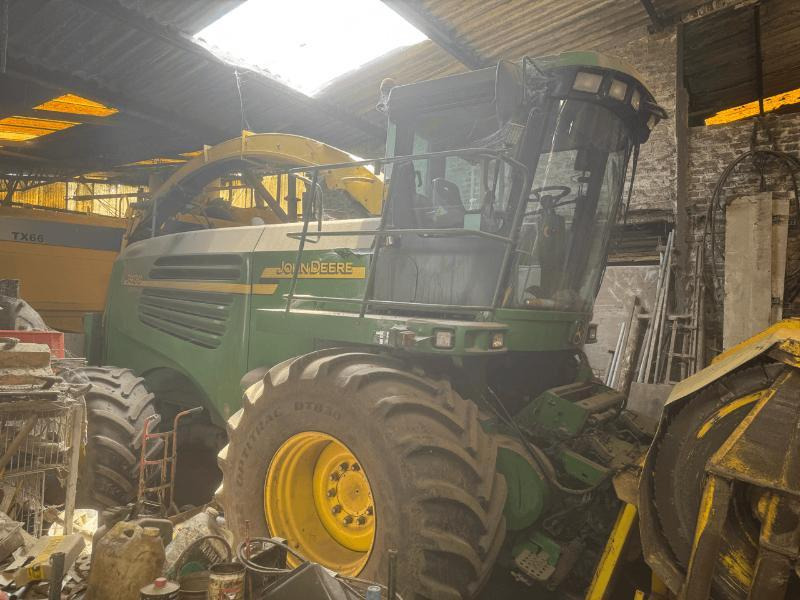 JOHN DEERE 7400 4RM - Kombajn za krmo: slika 1 JOHN DEERE 7400 4RM - Kombajn za krmo: slika 1