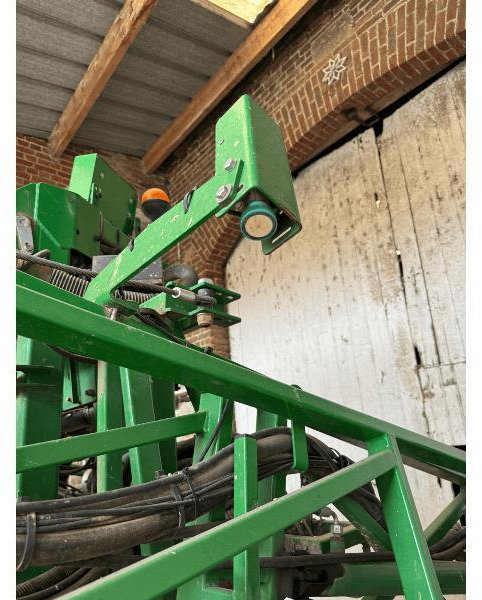 JOHN DEERE 832I - Vlečna škropilnica: slika 4 JOHN DEERE 832I - Vlečna škropilnica: slika 4
