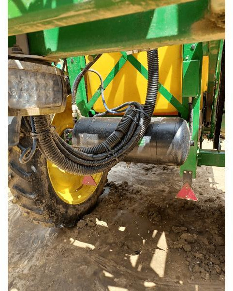 JOHN DEERE M740i - Vlečna škropilnica: slika 2 JOHN DEERE M740i - Vlečna škropilnica: slika 2