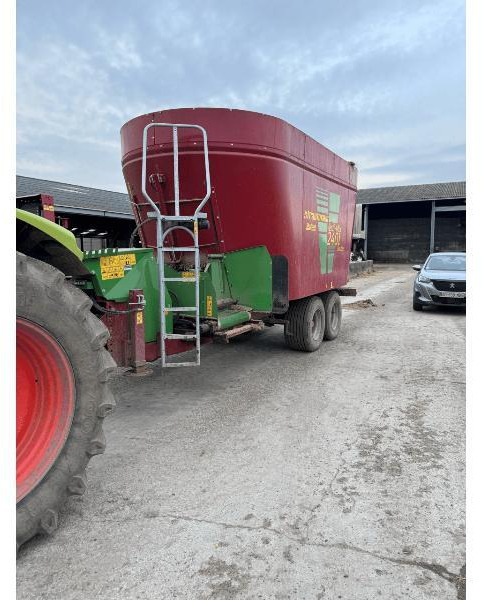 STRAUTMANN VERTI MIX 2401 - Mešalnik za krmo: slika 1 STRAUTMANN VERTI MIX 2401 - Mešalnik za krmo: slika 1