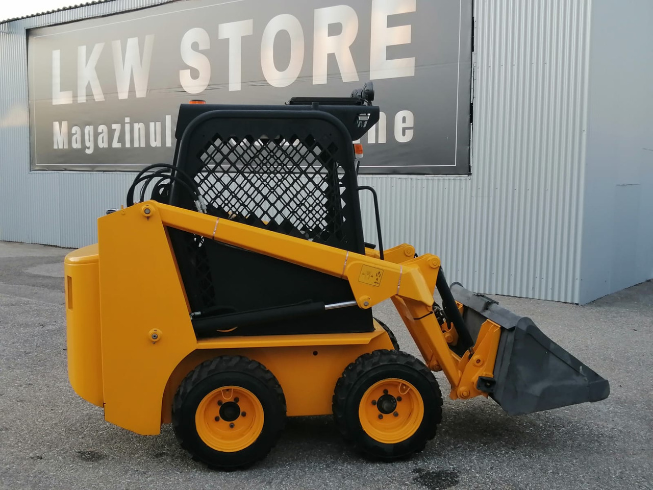 Bobcat Front Loader Ram Italia FM 120 – Hammer Installation - Mini nakladalec: slika 2 Bobcat Front Loader Ram Italia FM 120 – Hammer Installation - Mini nakladalec: slika 2