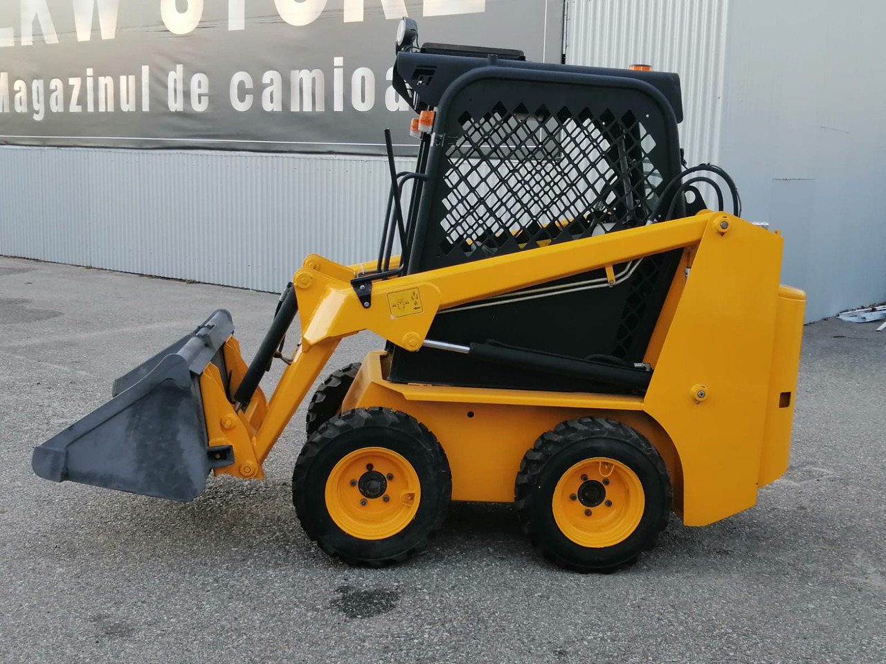 Bobcat Front Loader Ram Italia FM 120 – Hammer Installation - Mini nakladalec: slika 5 Bobcat Front Loader Ram Italia FM 120 – Hammer Installation - Mini nakladalec: slika 5