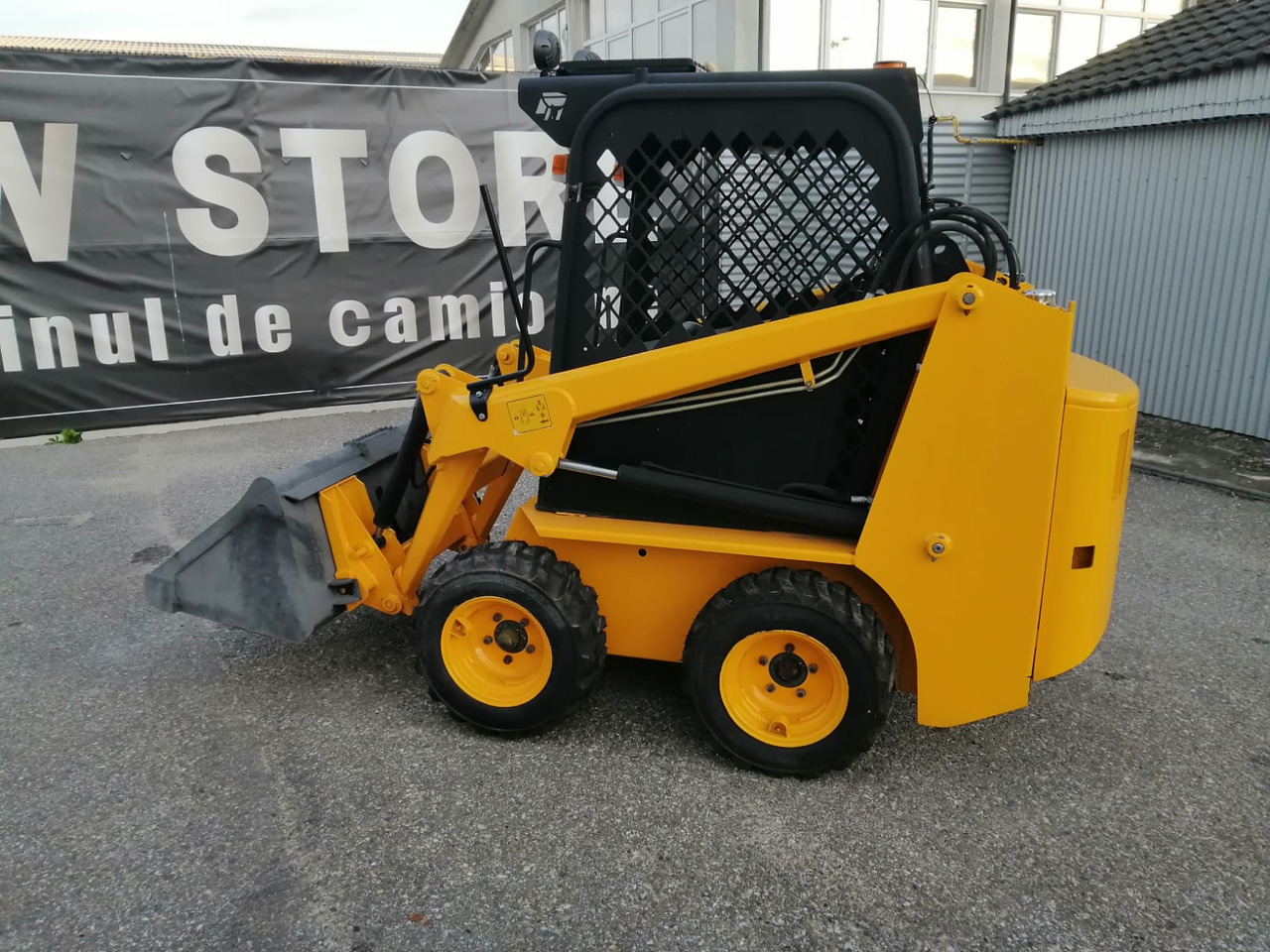 Bobcat Front Loader Ram Italia FM 120 – Hammer Installation - Mini nakladalec: slika 4 Bobcat Front Loader Ram Italia FM 120 – Hammer Installation - Mini nakladalec: slika 4