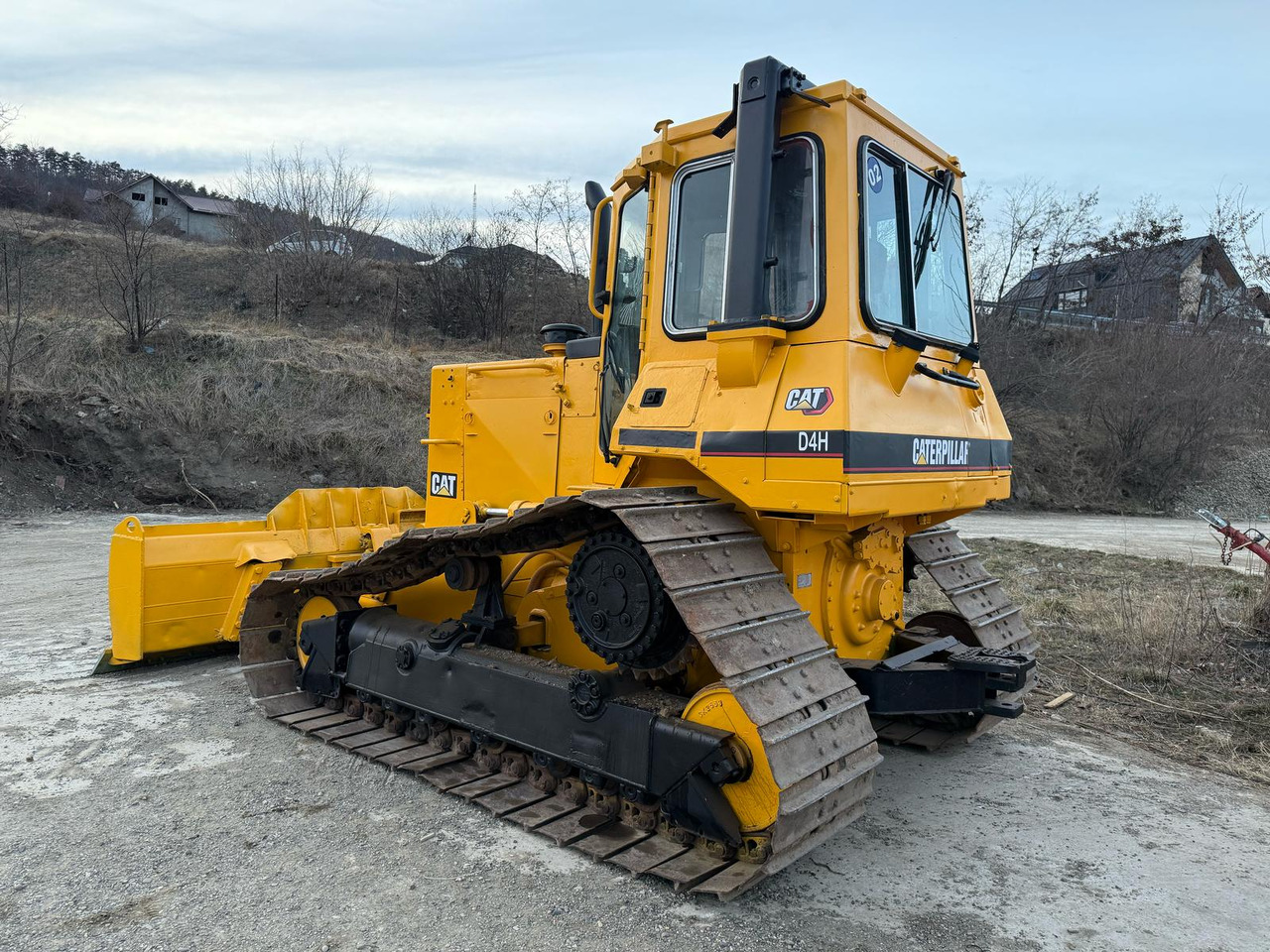 CATERPILLAR D4H BULLDOZER - Buldožer: slika 4 CATERPILLAR D4H BULLDOZER - Buldožer: slika 4