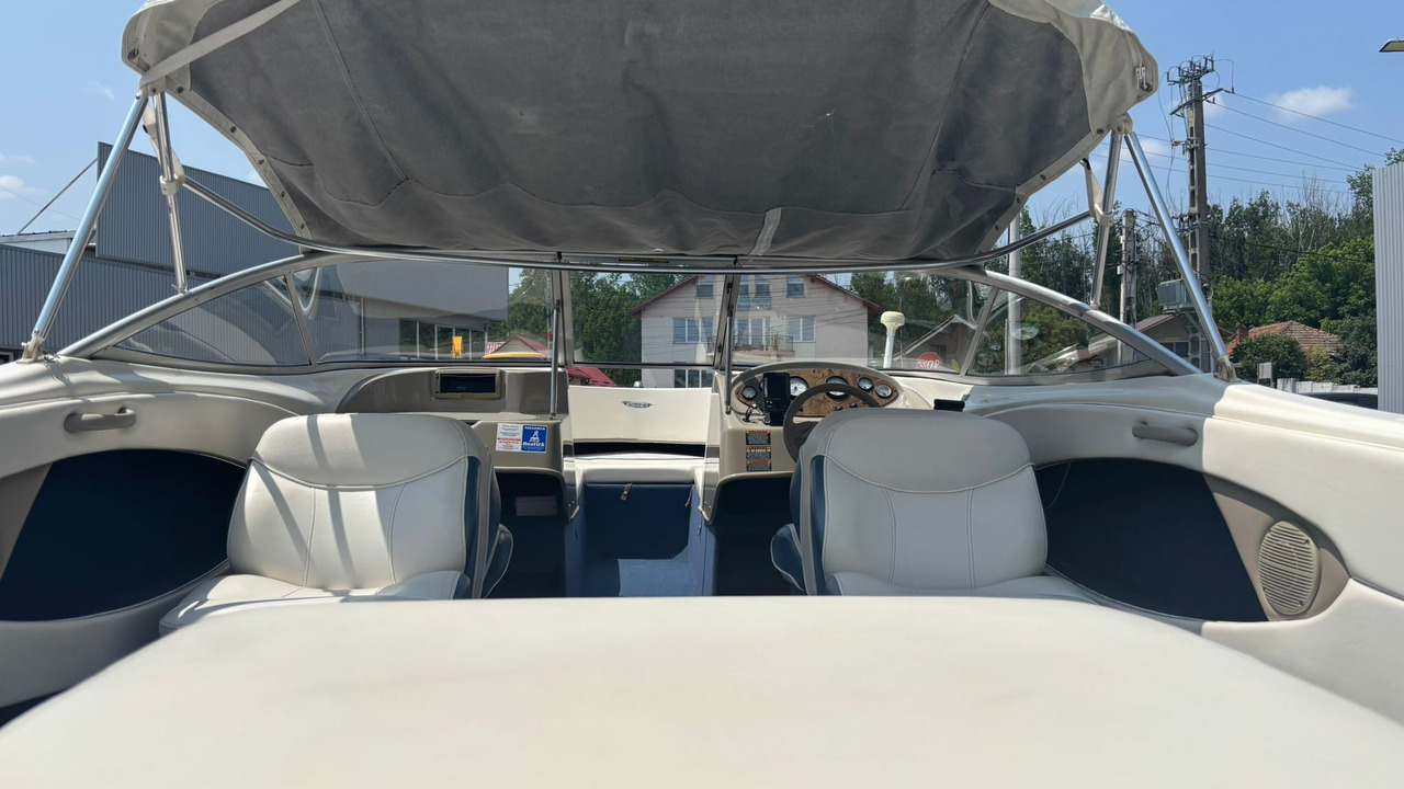 Bayliner 2150 Capri Classic 5.0L Bowrider - Drugi stroj: slika 4 Bayliner 2150 Capri Classic 5.0L Bowrider - Drugi stroj: slika 4