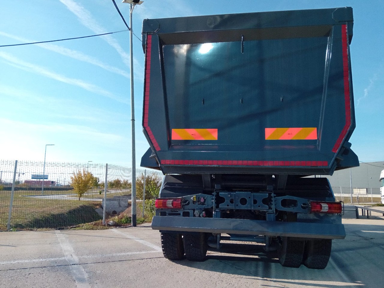 Mercedes-Benz Arocs 42.40 8×4 Basculanta/Tipper/Kipper Heavy Duty, TOP !!! - Tovornjak prekucnik: slika 5 Mercedes-Benz Arocs 42.40 8×4 Basculanta/Tipper/Kipper Heavy Duty, TOP !!! - Tovornjak prekucnik: slika 5