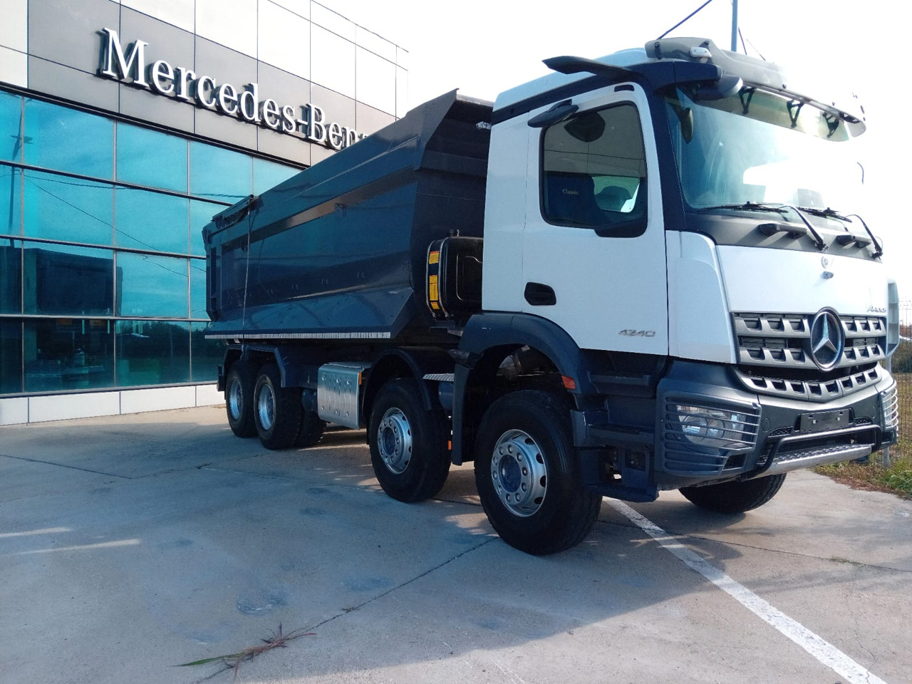 Mercedes-Benz Arocs 42.40 8×4 Basculanta/Tipper/Kipper Heavy Duty, TOP !!! - Tovornjak prekucnik: slika 2 Mercedes-Benz Arocs 42.40 8×4 Basculanta/Tipper/Kipper Heavy Duty, TOP !!! - Tovornjak prekucnik: slika 2