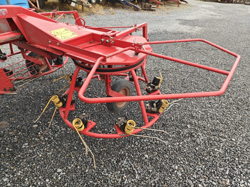 Ala-Talkkari KP320 pöyhin - Obračalnik/ Zgrabljalnik: slika 4 Ala-Talkkari KP320 pöyhin - Obračalnik/ Zgrabljalnik: slika 4