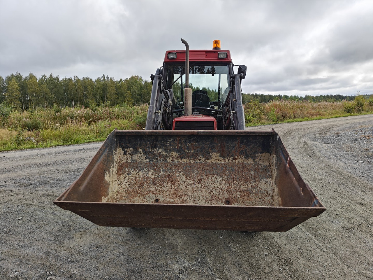 Case 895XL etukuormaajalla suunnanvaihtajalla, paljon varusteita mukaan etukuormaajaan, katso video! - Traktor: slika 5 Case 895XL etukuormaajalla suunnanvaihtajalla, paljon varusteita mukaan etukuormaajaan, katso video! - Traktor: slika 5
