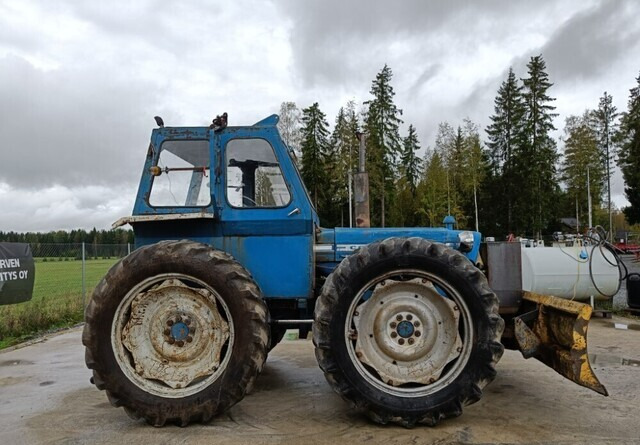 Ford County 754 Super 4 - VIDEO - Traktor: slika 3 Ford County 754 Super 4 - VIDEO - Traktor: slika 3