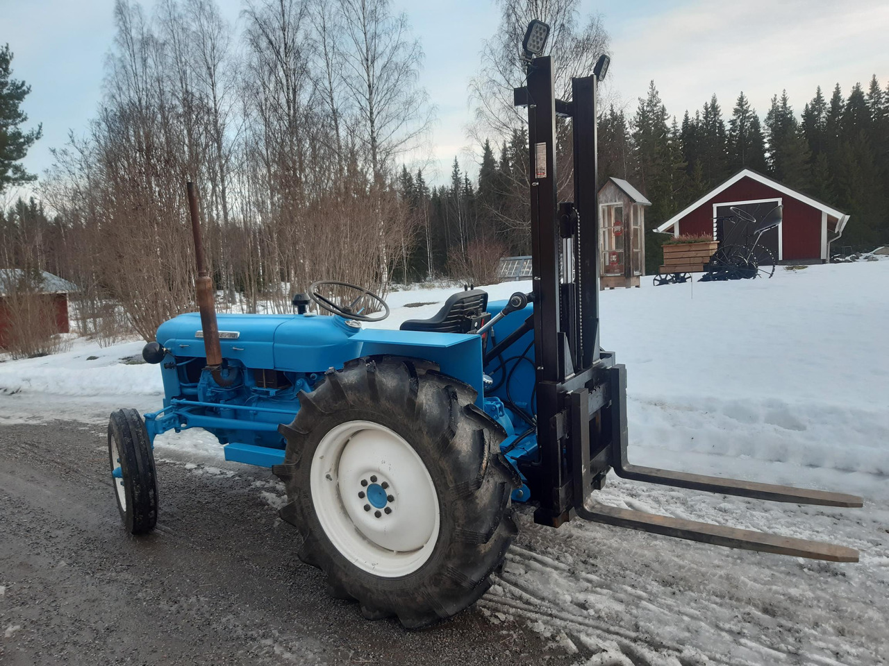 Traktor Fordson Dexta trukkinostimella: slika 1