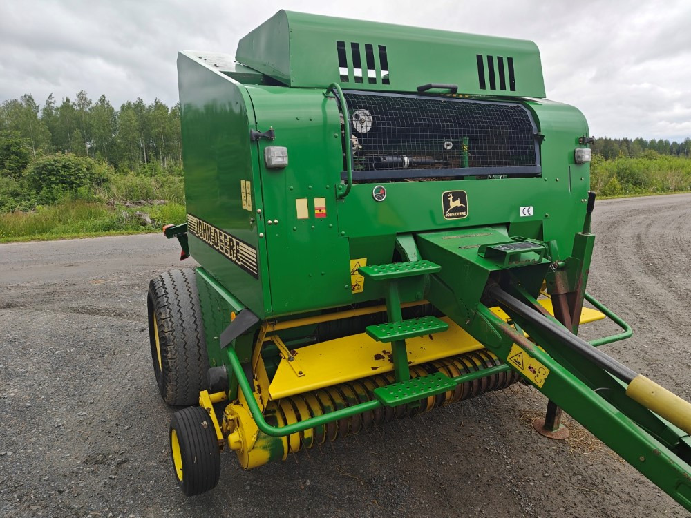 JOHN DEERE Pyöröpaalain 575 - Balirka za okrogle bale: slika 5 JOHN DEERE Pyöröpaalain 575 - Balirka za okrogle bale: slika 5