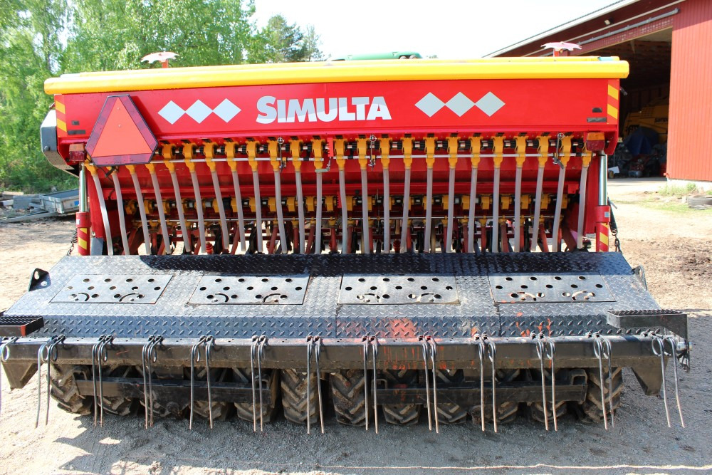 Junkkari Simulta 3000T - Siisti! Heinänsiemenlaite ja kiekkovantaat takana - Sejalni kombajn: slika 1 Junkkari Simulta 3000T - Siisti! Heinänsiemenlaite ja kiekkovantaat takana - Sejalni kombajn: slika 1