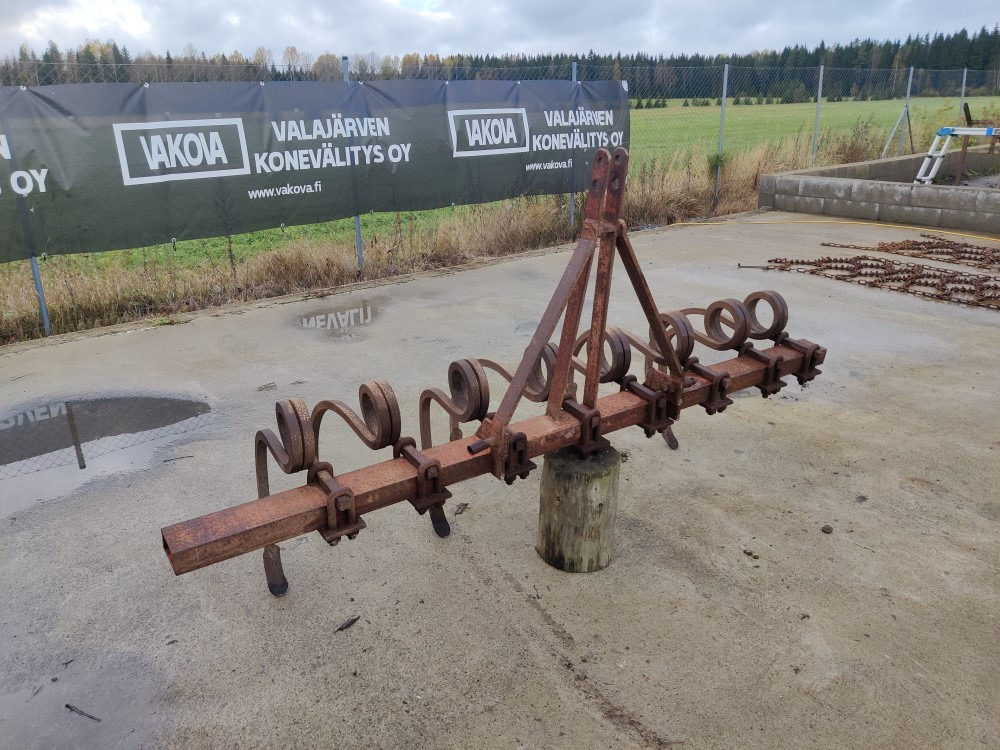 Kultivaattori Muko 8-piikkinen Työleveys 200cm, pienempään traktoriin - Kultivator: slika 1 Kultivaattori Muko 8-piikkinen Työleveys 200cm, pienempään traktoriin - Kultivator: slika 1