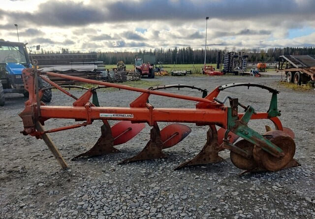 Kverneland A8 sarka-aura 4-siipinen - Plug: slika 4 Kverneland A8 sarka-aura 4-siipinen - Plug: slika 4