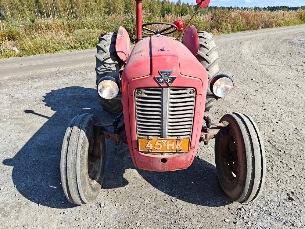Massey Ferguson 35 traktori alkuperäiskuntoinen, katso video! - Traktor: slika 5 Massey Ferguson 35 traktori alkuperäiskuntoinen, katso video! - Traktor: slika 5