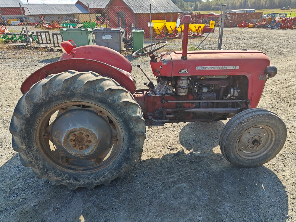 Massey Ferguson 35 traktori alkuperäiskuntoinen, katso video! - Traktor: slika 4 Massey Ferguson 35 traktori alkuperäiskuntoinen, katso video! - Traktor: slika 4