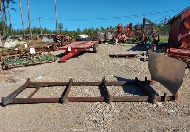 Metsäkärryn alusta 8 pankoinen pituus 400cm - Gozdarska prikolica: slika 1 Metsäkärryn alusta 8 pankoinen pituus 400cm - Gozdarska prikolica: slika 1
