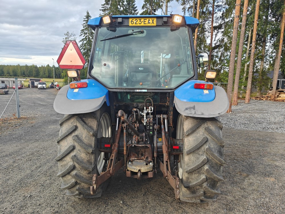 New Holland TS100, ES vaihteisto, ilmastointi, etukuormaaja Ålö Q55, katso video! - Traktor: slika 4 New Holland TS100, ES vaihteisto, ilmastointi, etukuormaaja Ålö Q55, katso video! - Traktor: slika 4