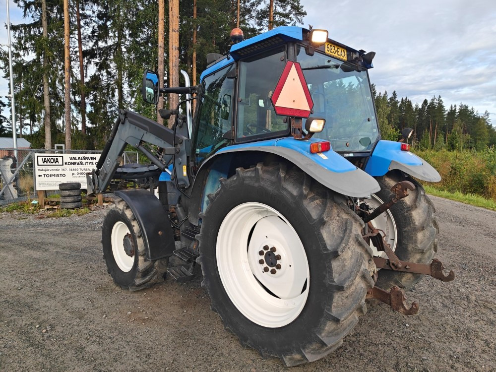 New Holland TS100, ES vaihteisto, ilmastointi, etukuormaaja Ålö Q55, katso video! - Traktor: slika 3 New Holland TS100, ES vaihteisto, ilmastointi, etukuormaaja Ålö Q55, katso video! - Traktor: slika 3