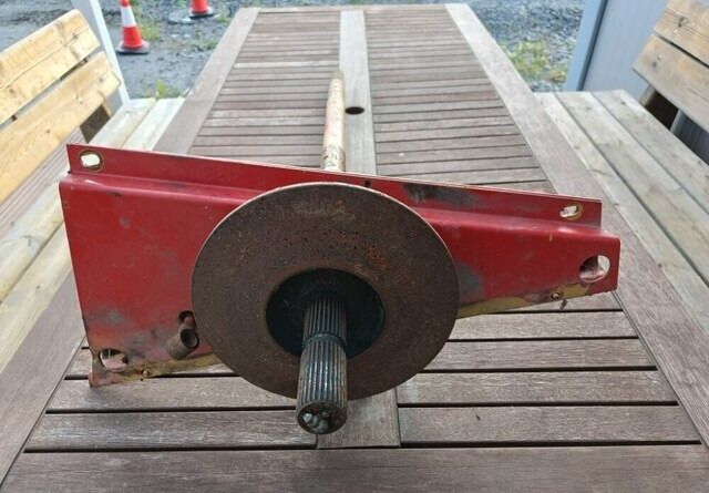 Massey Ferguson 16 pääakseli puimuriin - Rezervni deli za Kombajn harvester: slika 2 Massey Ferguson 16 pääakseli puimuriin - Rezervni deli za Kombajn harvester: slika 2