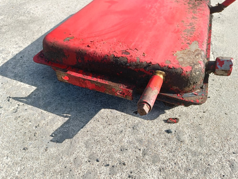 Sampo 410 hydrauliikkaöljysäiliö - Hidravlični rezervoar za Kombajn harvester: slika 5 Sampo 410 hydrauliikkaöljysäiliö - Hidravlični rezervoar za Kombajn harvester: slika 5