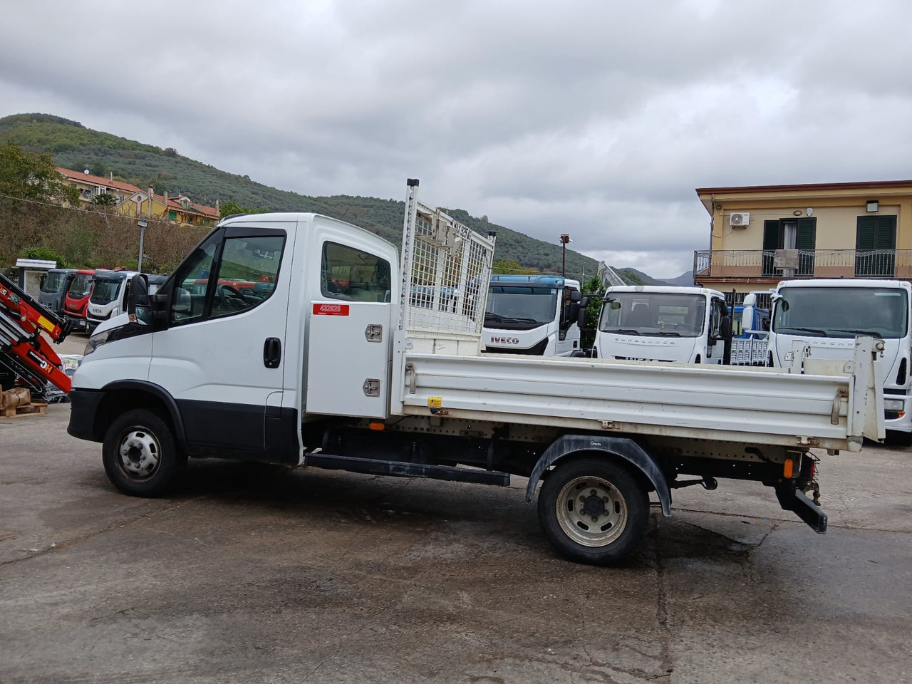 IVECO DAILY 35-120 - Dostavno vozilo prekucnik: slika 4 IVECO DAILY 35-120 - Dostavno vozilo prekucnik: slika 4