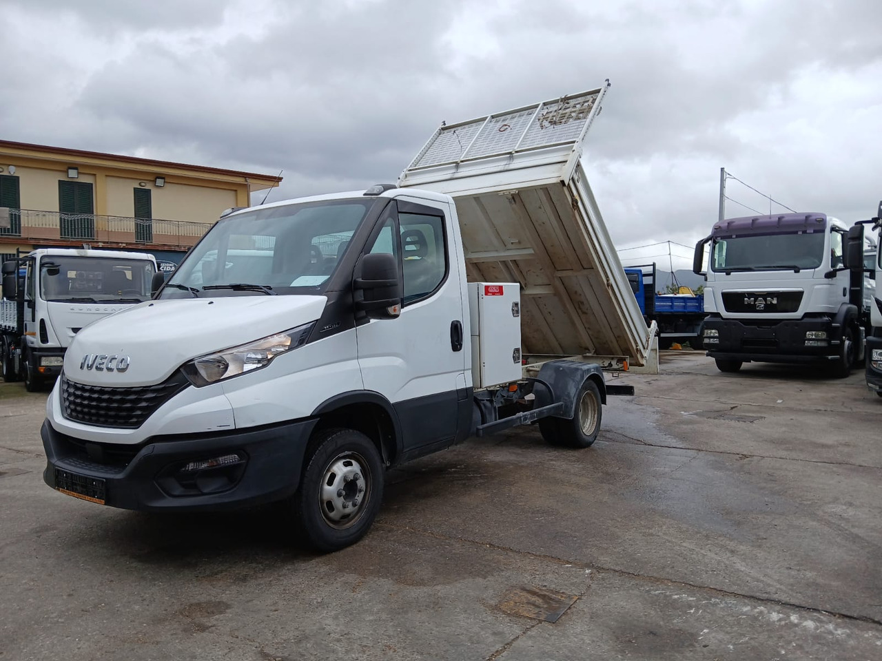 Tovornjak z dvigalom IVECO DAILY 35-120: slika 26