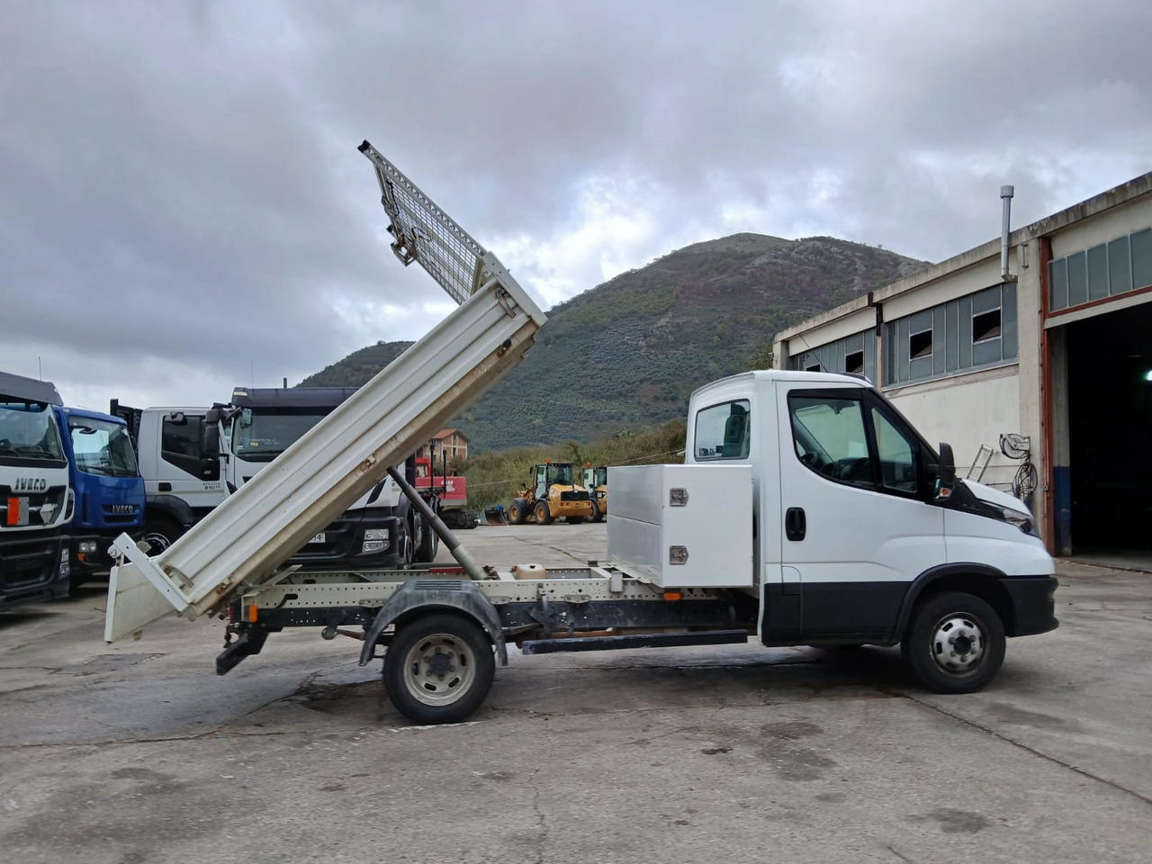 Tovornjak z dvigalom IVECO DAILY 35-120: slika 14