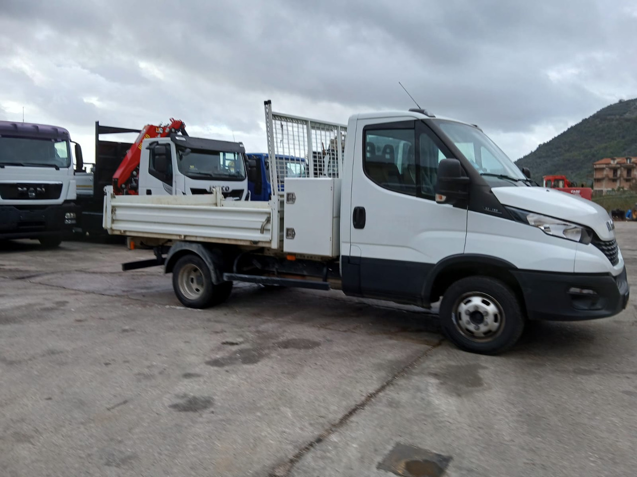 Tovornjak z dvigalom IVECO DAILY 35-120: slika 44
