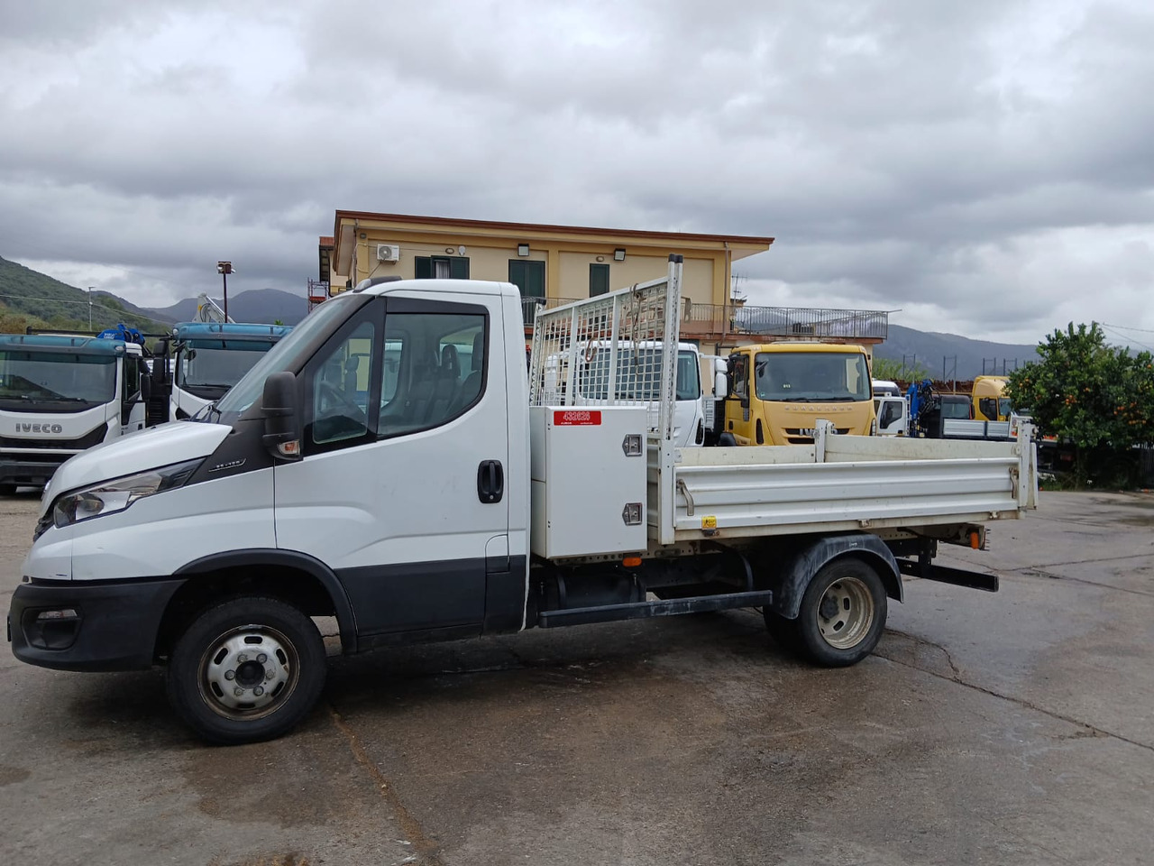 Tovornjak z dvigalom IVECO DAILY 35-120: slika 39