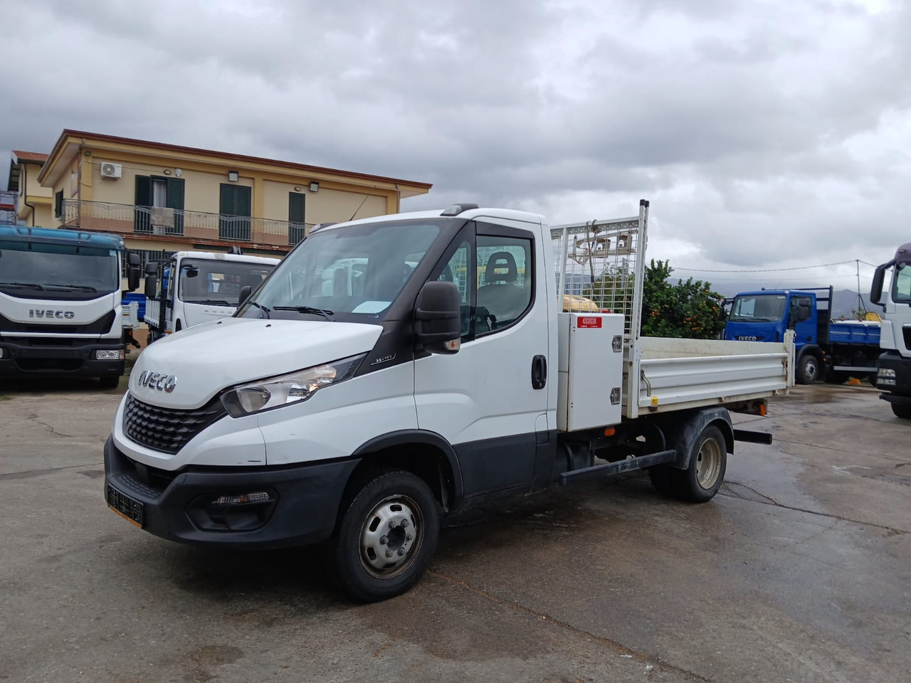 Tovornjak z dvigalom IVECO DAILY 35-120: slika 40