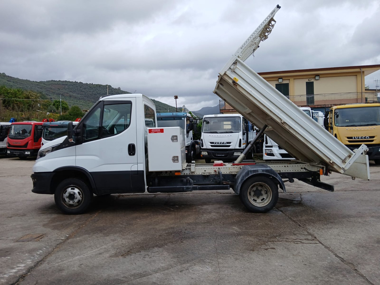 Tovornjak z dvigalom IVECO DAILY 35-120: slika 23