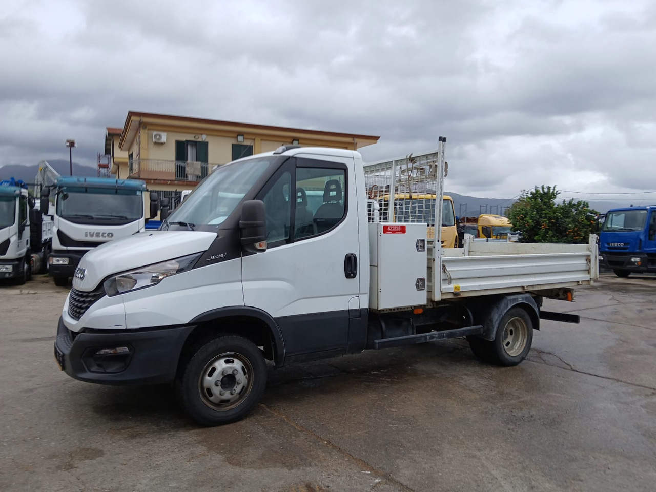 Tovornjak z dvigalom IVECO DAILY 35-120: slika 38