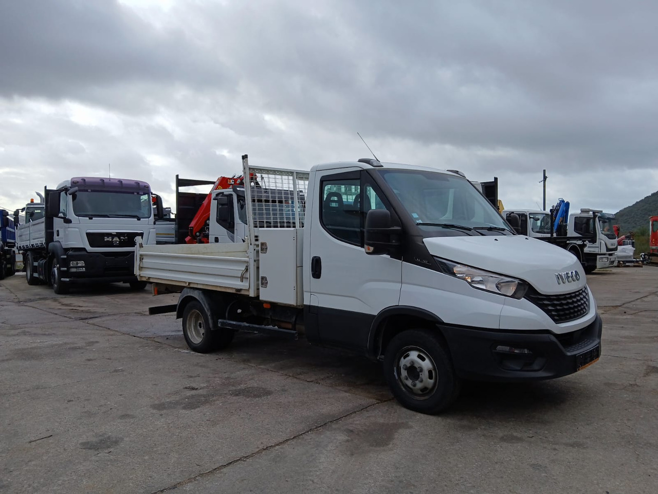 Tovornjak z dvigalom IVECO DAILY 35-120: slika 41