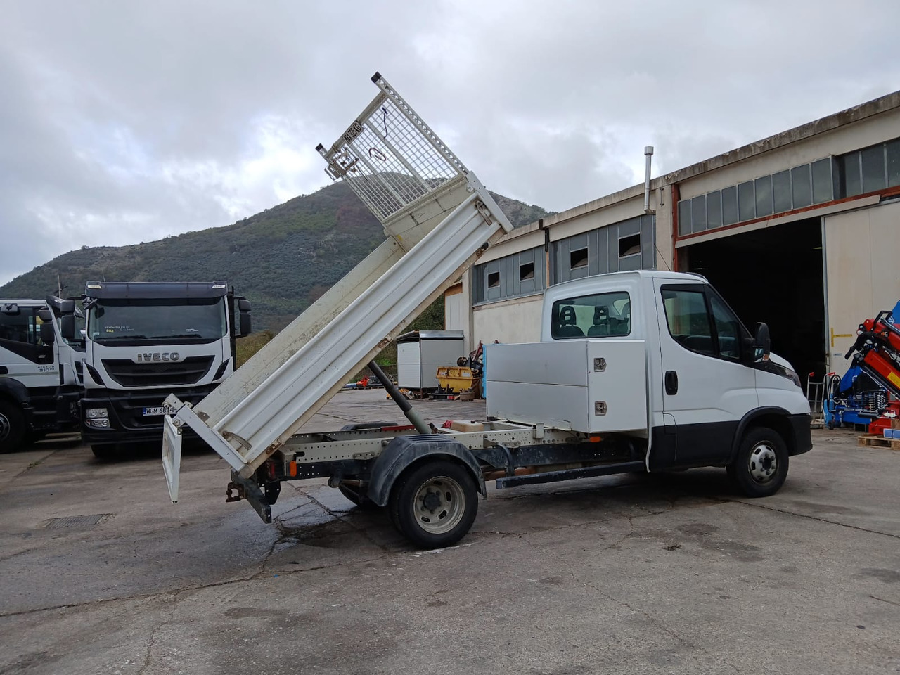 Tovornjak z dvigalom IVECO DAILY 35-120: slika 15