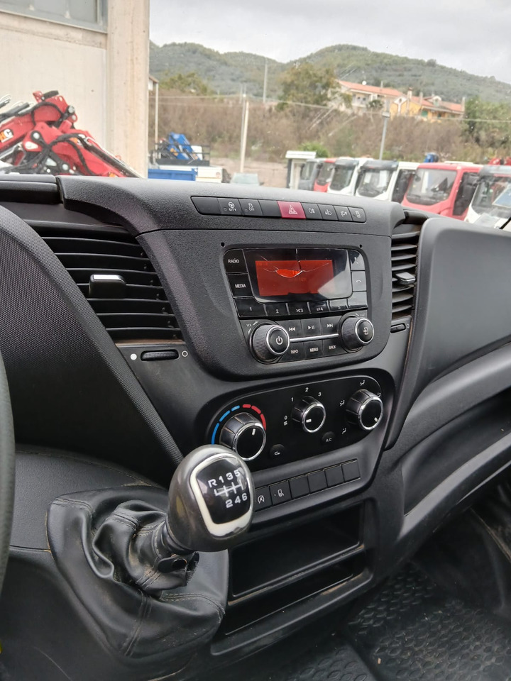 Tovornjak z dvigalom IVECO DAILY 35-120: slika 31